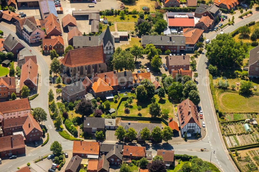 Aerial photograph Hoetmar - Church building in the village of in Hoetmar in the state North Rhine-Westphalia, Germany