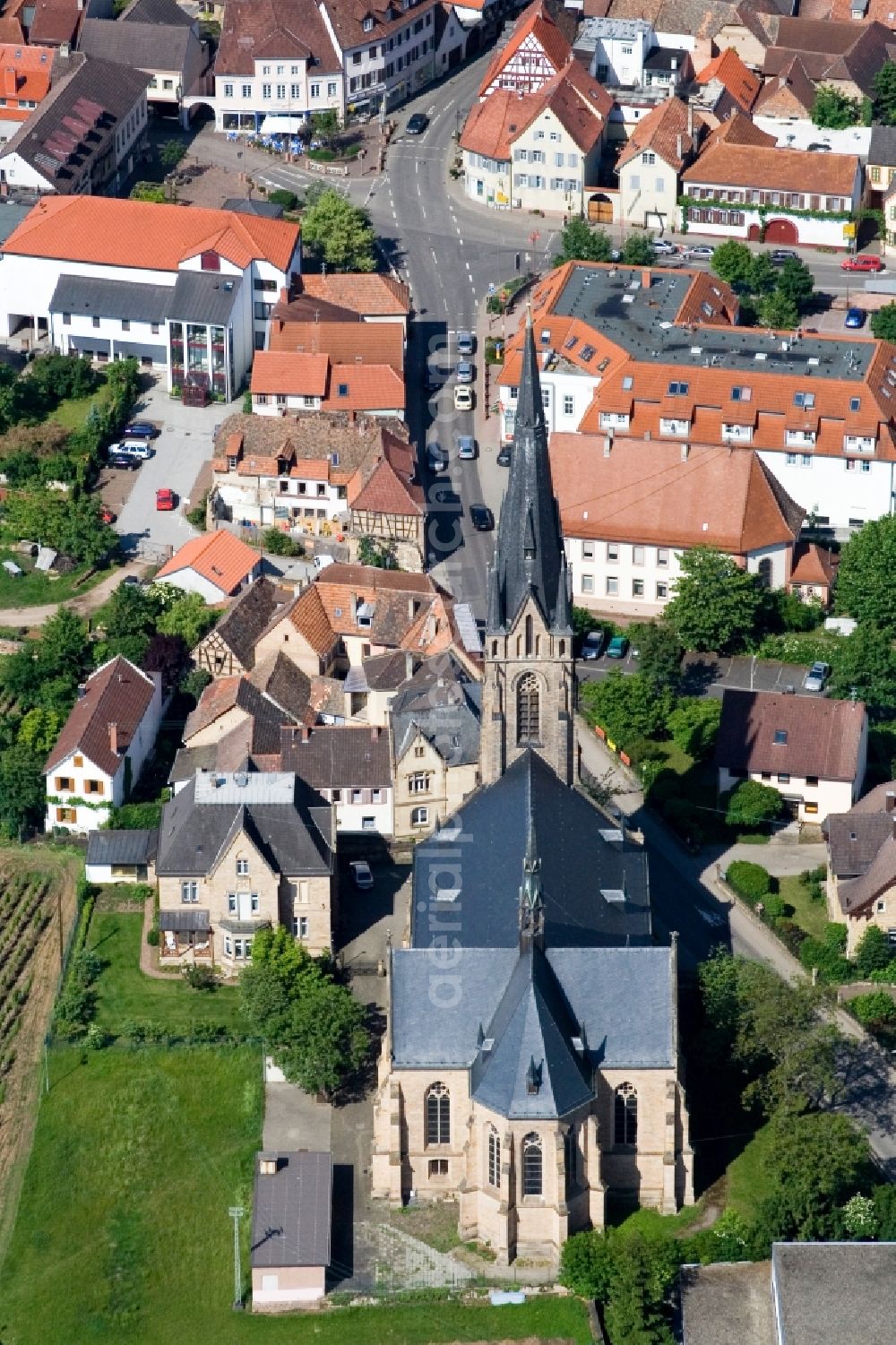 Aerial photograph Maikammer - Church building in the village of in Maikammer in the state Rhineland-Palatinate