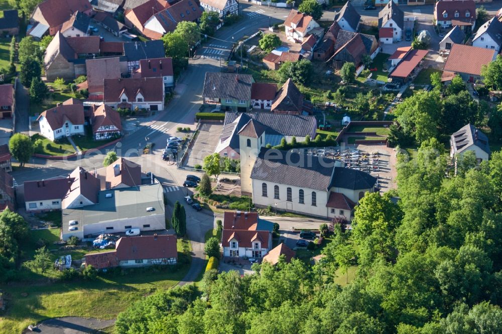 Aerial photograph Néewiller-prés-Lauterbourg - Church building in the village of in Neewiller-pres-Lauterbourg in Grand Est, France