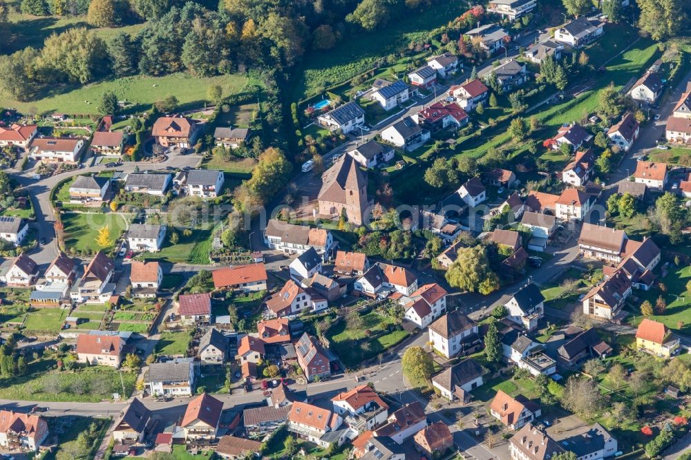 Aerial photograph Niederschlettenbach - Church building in the village of in Niederschlettenbach in the state Rhineland-Palatinate, Germany