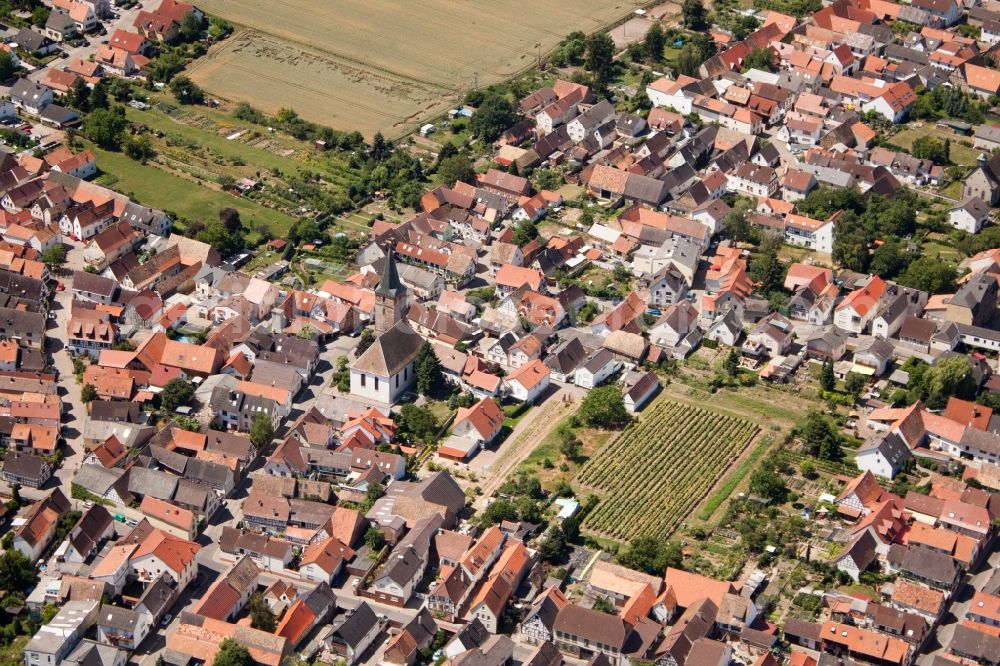 Neustadt an der Weinstraße from the bird's eye view: Church building in the village of in the district Lachen-Speyerdorf in Neustadt an der Weinstrasse in the state Rhineland-Palatinate, Germany