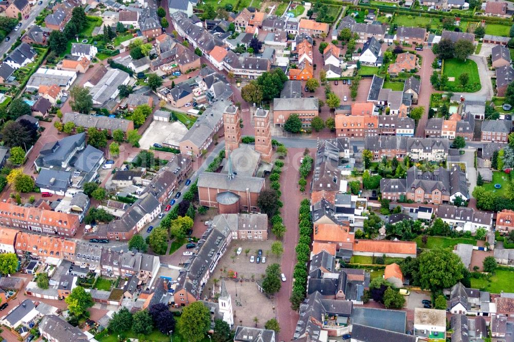 Uedem from the bird's eye view: Church building in the village of in Uedem in the state North Rhine-Westphalia, Germany