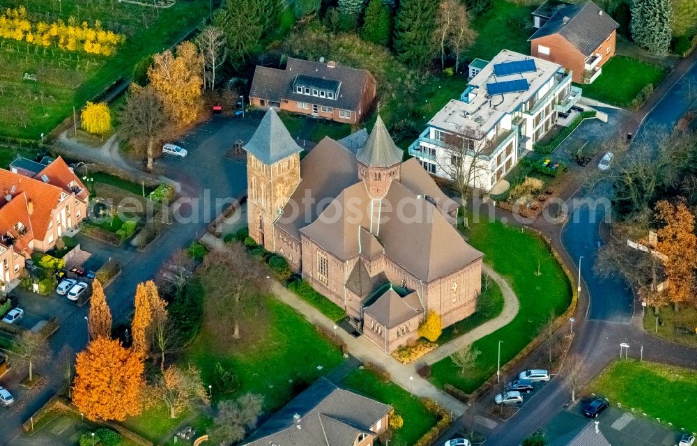 Aerial image Dinslaken - Church building Eppinkstrasse - Kerkmannstrasse in the district Eppinghoven in Dinslaken in the state North Rhine-Westphalia