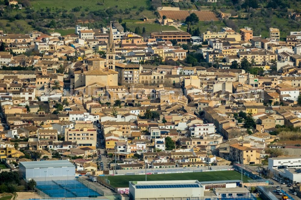 Aerial photograph Binissalem - Church building Esglesia de Santa Maria de Robines on Carrer Esglesia, Placa in the old town center of the city center in Binissalem in Balearic Island Mallorca, Spain