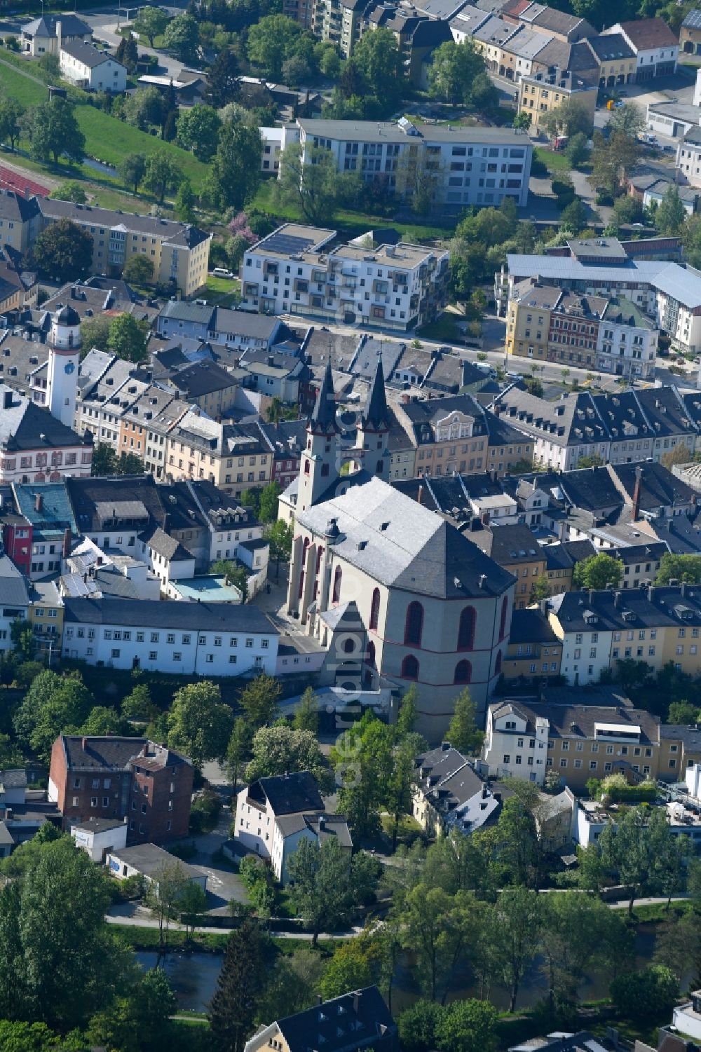 Aerial photograph Hof - Church building of the Protestant Lutheran Church of St. Michaelis in Hof in Bavaria, Germany