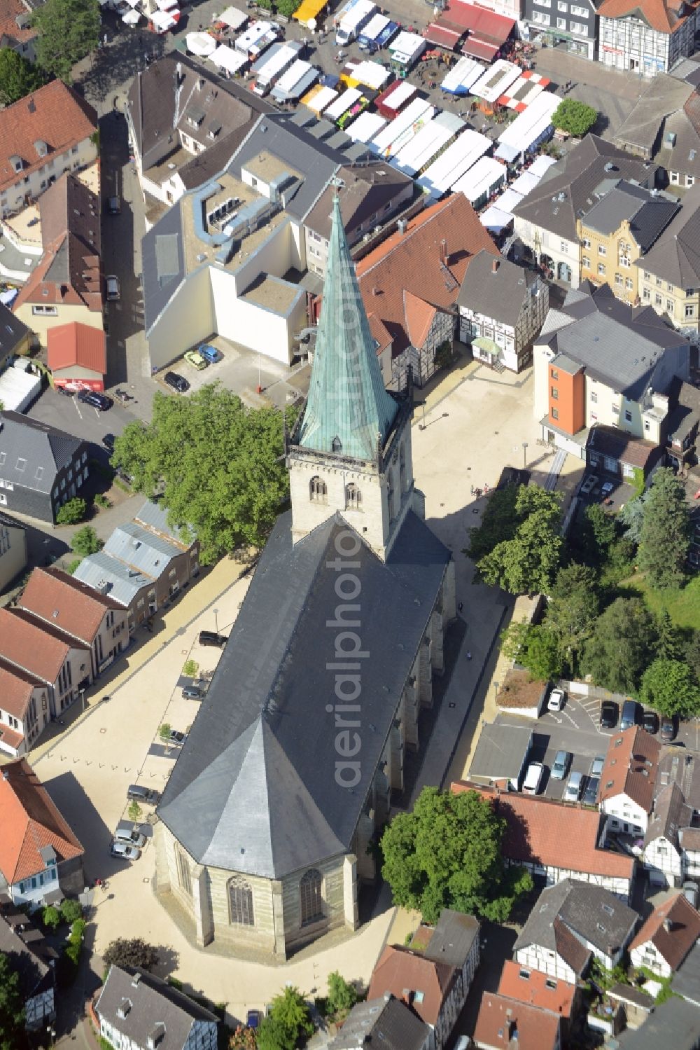 Unna from the bird's eye view: Church building in Evangelische Stadtkirche Old Town- center of downtown in Unna in the state North Rhine-Westphalia