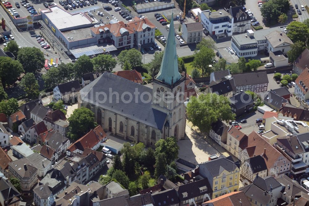 Unna from the bird's eye view: Church building in Evangelische Stadtkirche Old Town- center of downtown in Unna in the state North Rhine-Westphalia