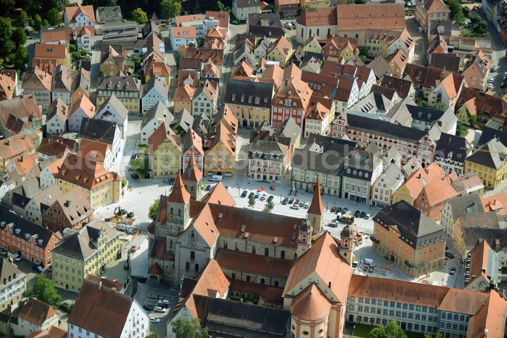 Ellwangen (Jagst) from the bird's eye view: Church building in Evangelische Stadtkirche and Basilika St. Vitus on Marktplatz Old Town- center of downtown in Ellwangen (Jagst) in the state Baden-Wuerttemberg