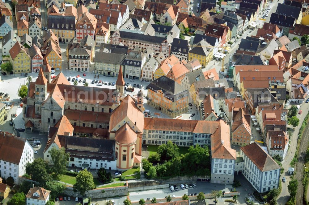 Ellwangen (Jagst) from the bird's eye view: Church building in Evangelische Stadtkirche and Basilika St. Vitus on Marktplatz Old Town- center of downtown in Ellwangen (Jagst) in the state Baden-Wuerttemberg