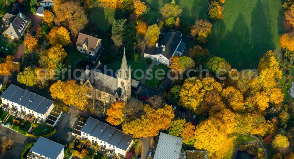 Aerial photograph Witten - Church building of the protestant church Bommern in Witten in the state of North Rhine-Westphalia. The church is located amidst autumnal colourful trees in a residential area