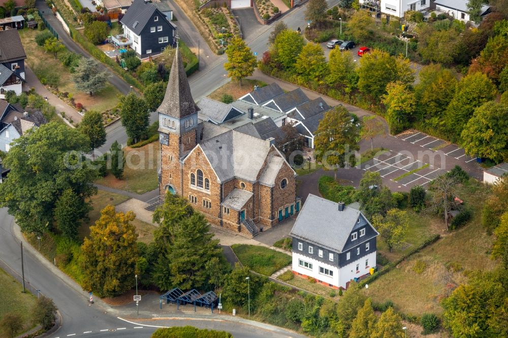 Aerial photograph Deuz - Church building of the Evangelischen Kirche in Deuz in the state North Rhine-Westphalia, Germany