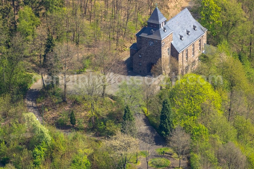 Aerial photograph Dreis-Tiefenbach - Church building of Evangelischen Kirche on Weyertshainstrasse in Dreis-Tiefenbach in the state North Rhine-Westphalia, Germany