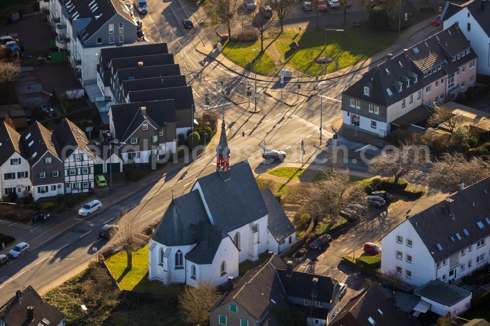 Aerial photograph Velbert - Church building of protestant parish Toenisheide in Velbert in the state North Rhine-Westphalia, Germany