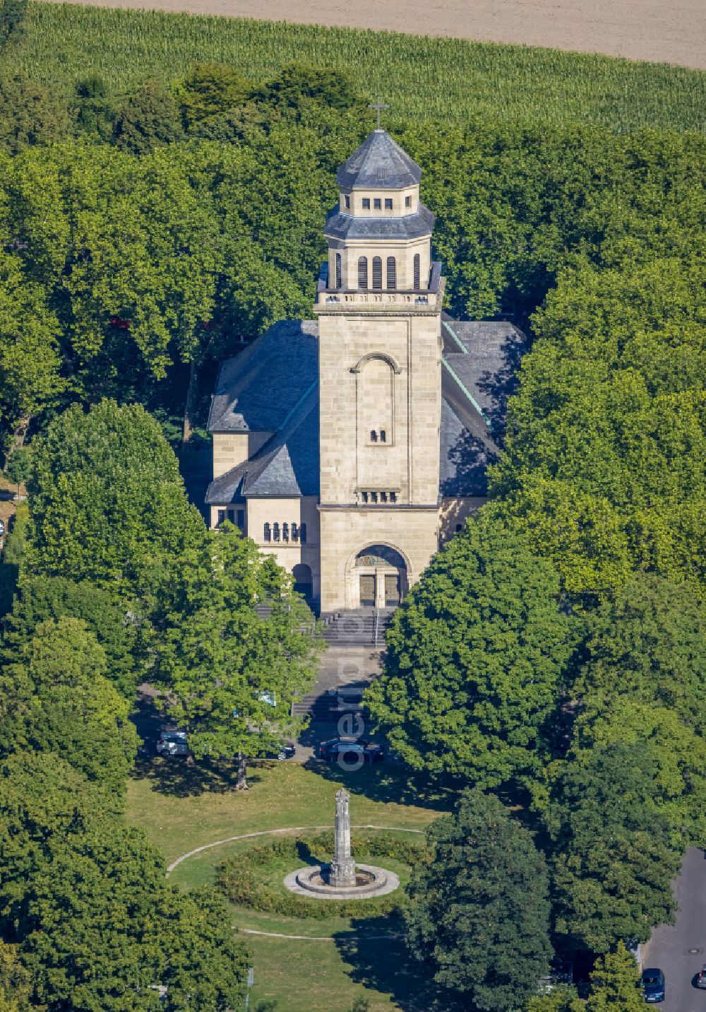 Aerial photograph Gelsenkirchen - Church building Evangelischen Pauluskirche Am Markt in Gelsenkirchen in the state North Rhine-Westphalia, Germany