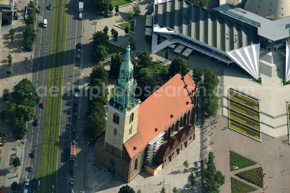 Aerial image Berlin - Church buildings of the Evangelical St. Mary's Church on the Karl-Liebknecht-Strasse at Alexanderplatz in the district of Mitte in Berlin, Germany