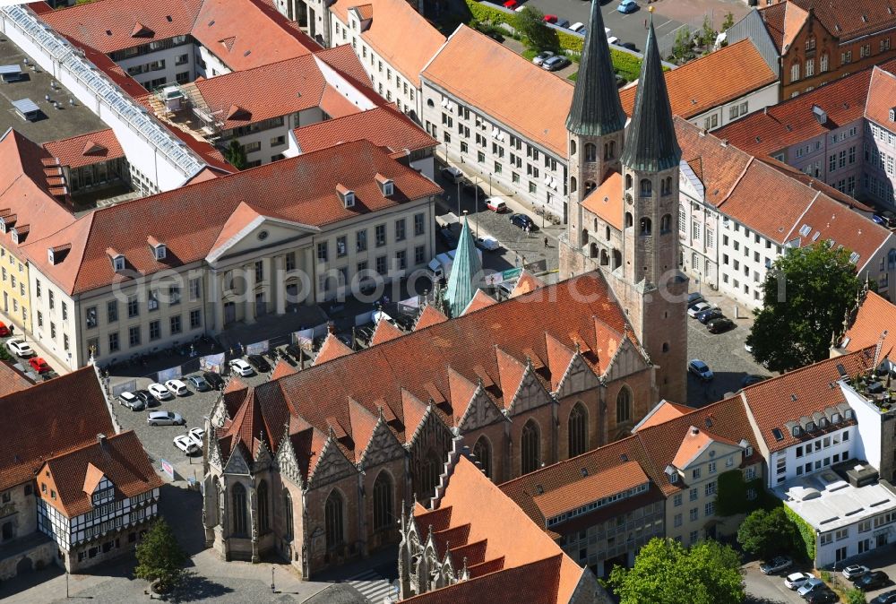 Braunschweig from the bird's eye view: Church building protestantn Sankt Martinikirche in Brunswick in the state Lower Saxony, Germany