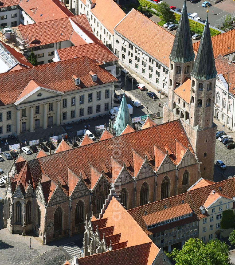 Braunschweig from the bird's eye view: Church building protestantn Sankt Martinikirche in Brunswick in the state Lower Saxony, Germany