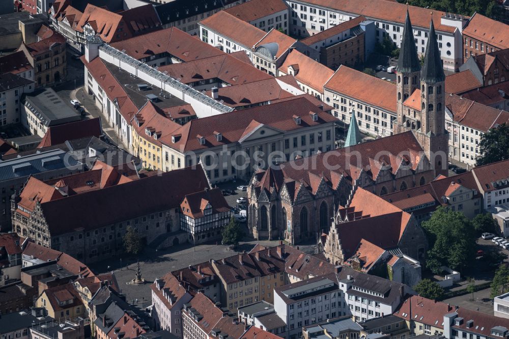 Braunschweig from the bird's eye view: Church building protestantn Sankt Martinikirche in Brunswick in the state Lower Saxony, Germany