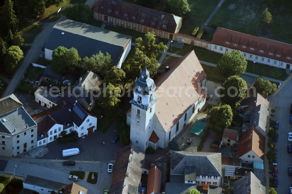 Aerial photograph Pretzsch (Elbe) - Church building of the town church of Saint Nikolaus in the village of in Pretzsch (Elbe) in the state of Saxony-Anhalt