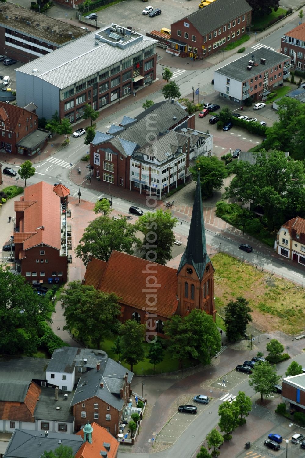 Aerial photograph Schwarzenbek - Church building St. Franziskus church in Schwarzenbek in the state Schleswig-Holstein, Germany