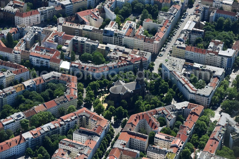 Aerial photograph Berlin - Church building Foerderverein Zionskirche on Griebenowstrasse destrict Prenzlauer Berg in Berlin