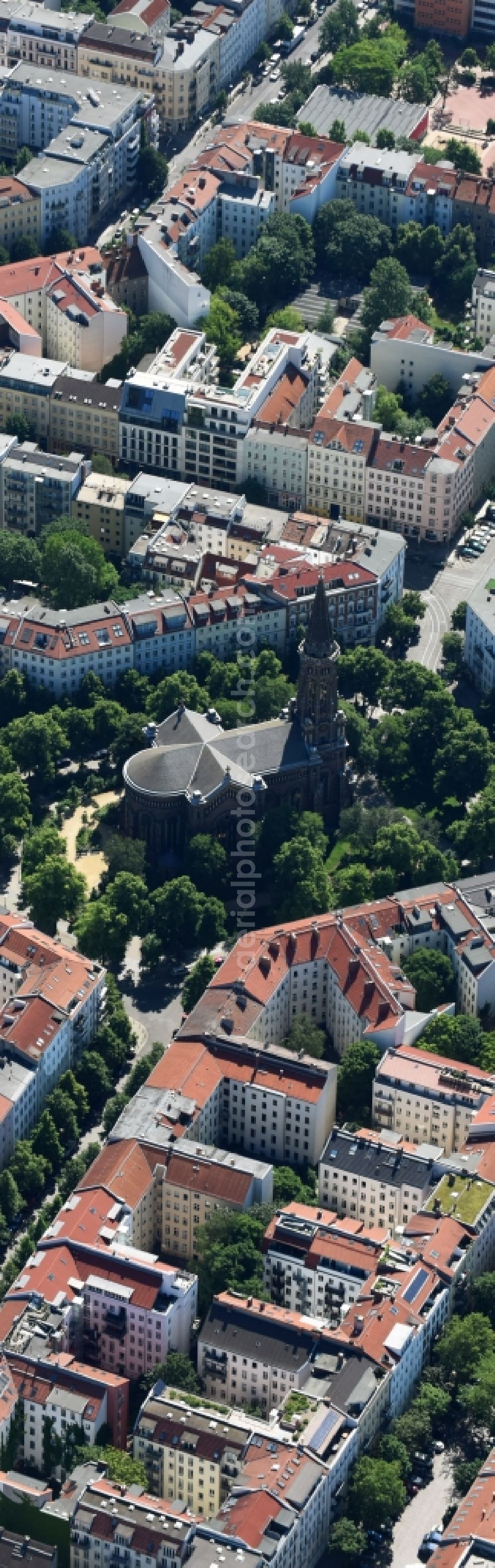 Aerial photograph Berlin - Church building Foerderverein Zionskirche on Griebenowstrasse destrict Prenzlauer Berg in Berlin