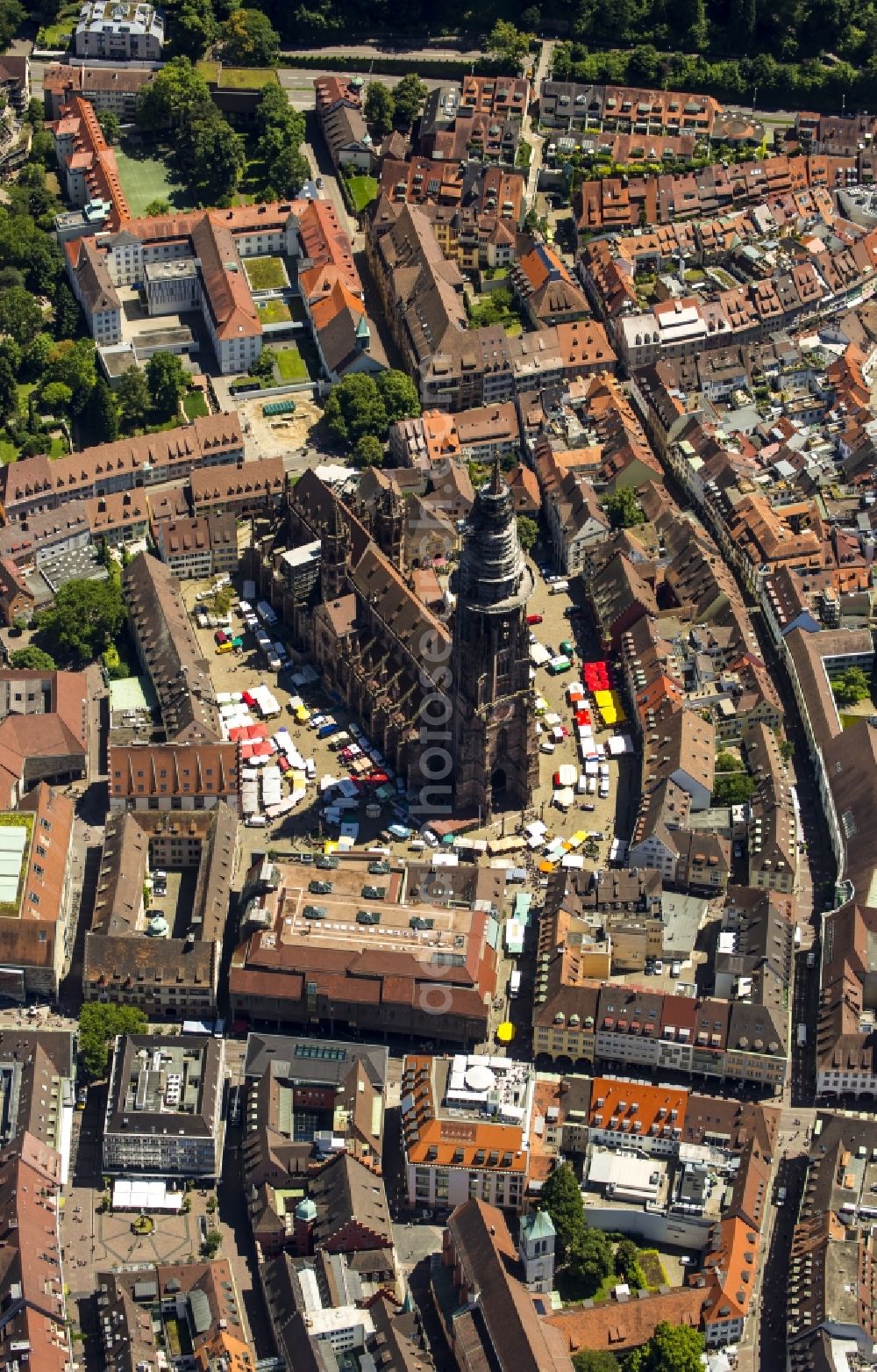 Freiburg im Breisgau from the bird's eye view: Church building of the Freiburg Muenster Cathedral Square in the old town of Freiburg in Baden-Wuerttemberg. freiburgermuenster.info