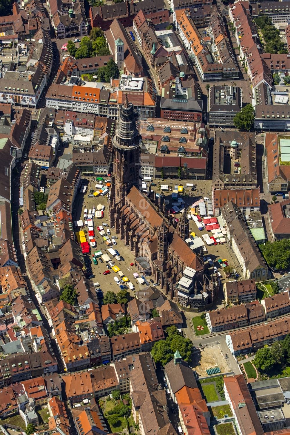 Freiburg im Breisgau from the bird's eye view: Church building of the Freiburg Muenster Cathedral Square in the old town of Freiburg in Baden-Wuerttemberg. freiburgermuenster.info