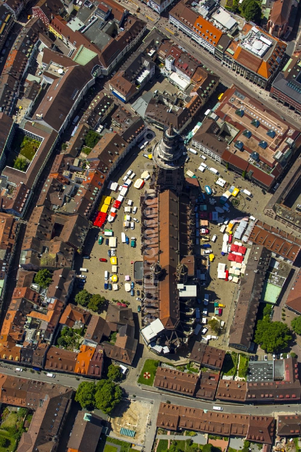 Freiburg im Breisgau from the bird's eye view: Church building of the Freiburg Muenster Cathedral Square in the old town of Freiburg in Baden-Wuerttemberg. freiburgermuenster.info