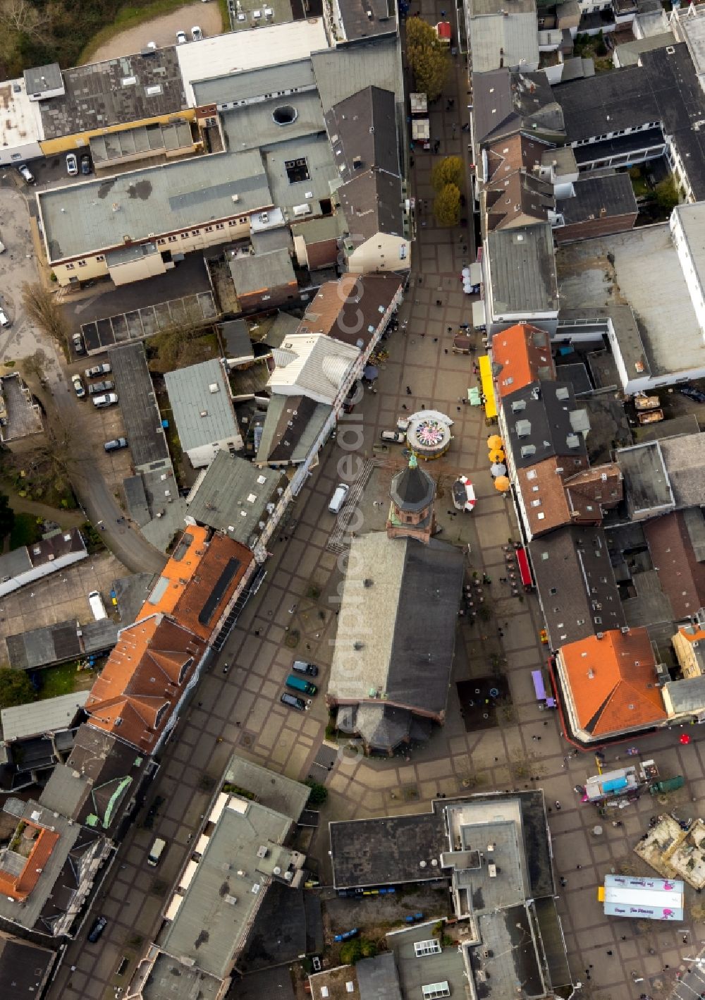 Bochum from above - Church building of Friedenskirche on Hochstrasse in Bochum in the state North Rhine-Westphalia, Germany