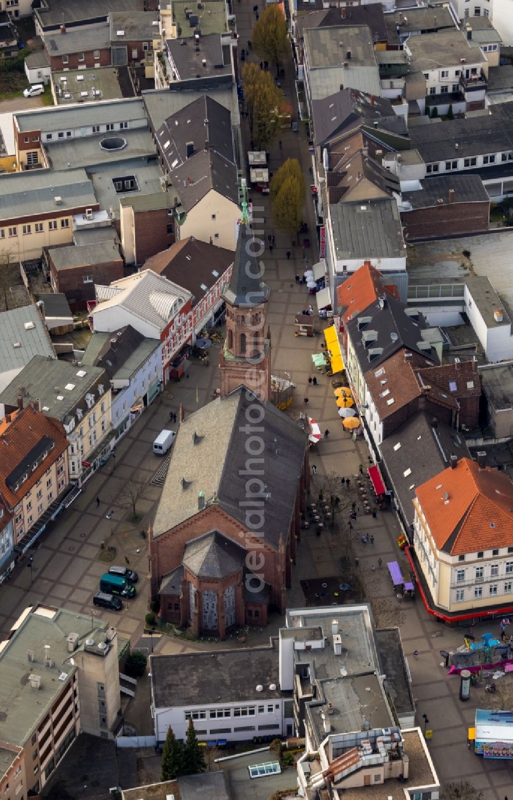 Bochum from above - Church building of Friedenskirche on Hochstrasse in Bochum in the state North Rhine-Westphalia, Germany