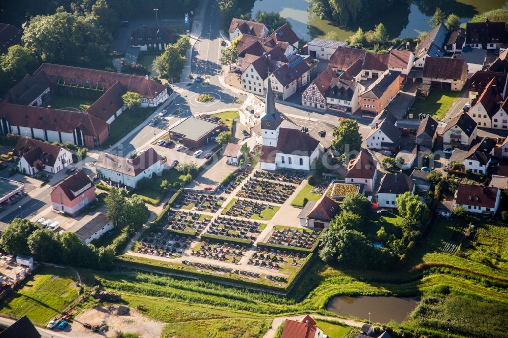 Weisendorf from the bird's eye view: Church building and gravwyard of the evangelic-lutheric Church of Weisendorf-Rezelsdorf in Weisendorf in the state Bavaria, Germany