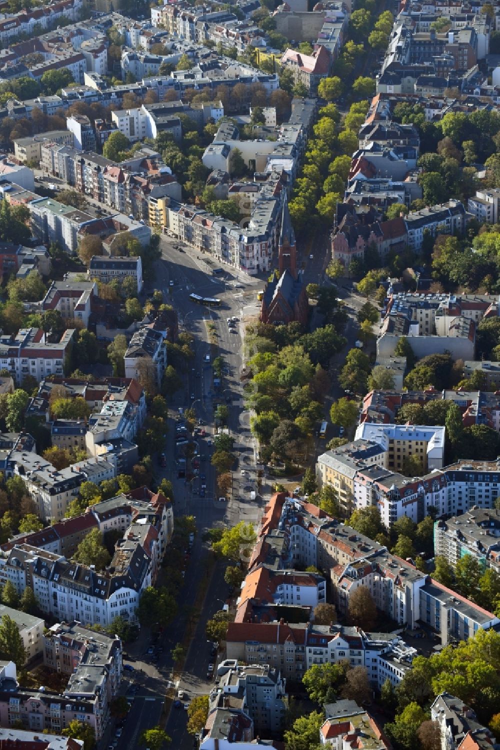 Aerial photograph Berlin - Church building on Friedrich-Wilhelm-Platz in the district Wilmersdorf in Berlin, Germany