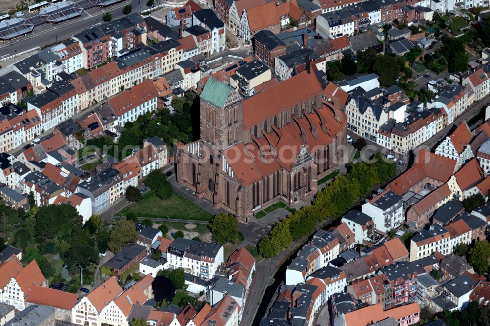 Wismar from the bird's eye view: Church building St. Georgenkirche in Wismar in the state Mecklenburg - Western Pomerania, Germany