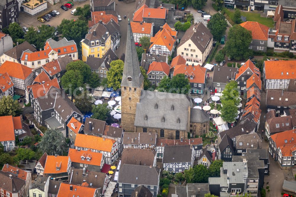 Hattingen from the bird's eye view: Church building in Ev. St.-Georgs-Kirche Old Town- center of downtown in Hattingen at Ruhrgebiet in the state North Rhine-Westphalia, Germany