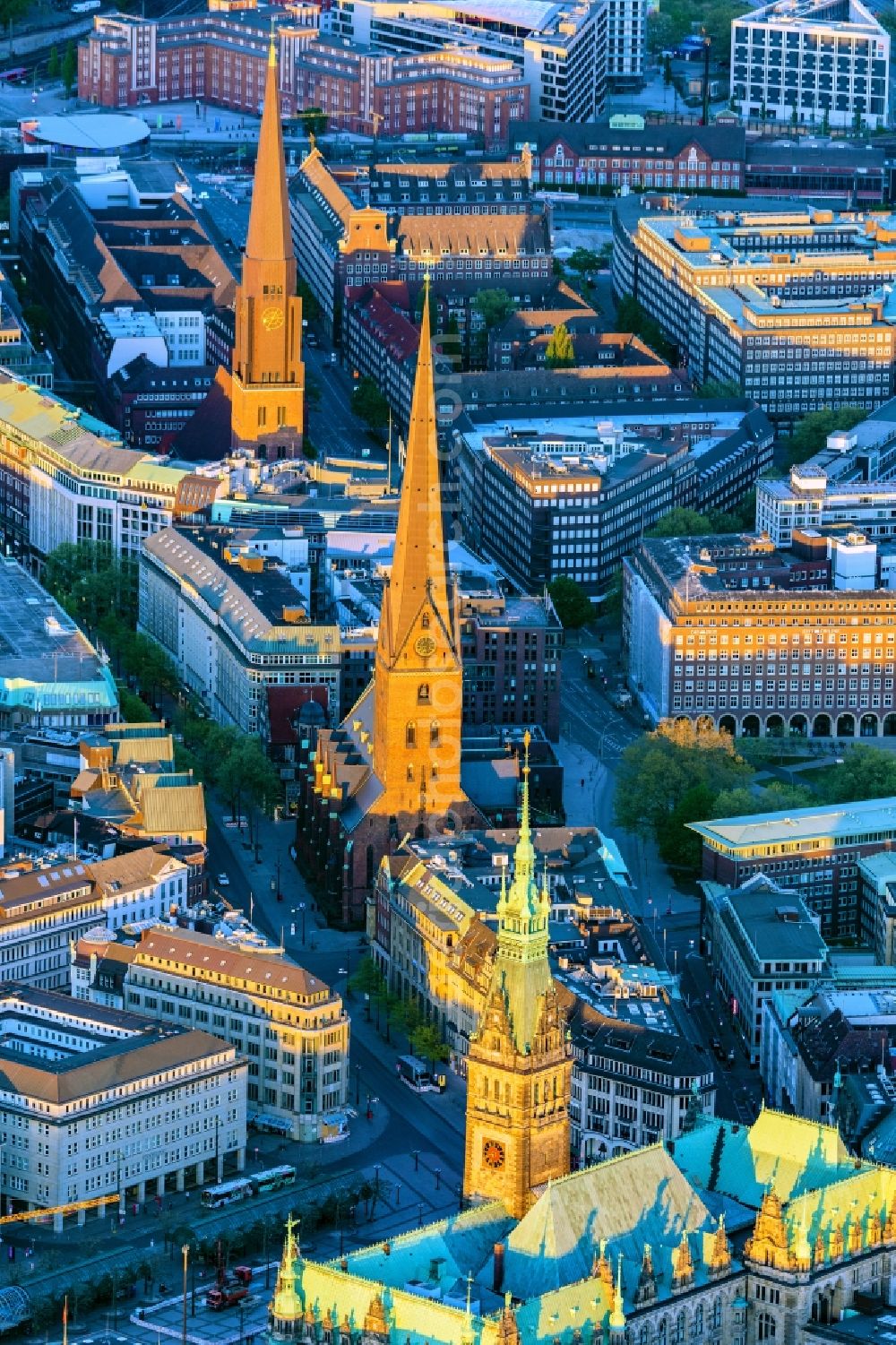 Hamburg from the bird's eye view: Church building Hauptkirche St. Jacobi on Jakobikirchhof overlooking the Hauptkirche Sankt Petri and the town hall in the district Altstadt in Hamburg, Germany