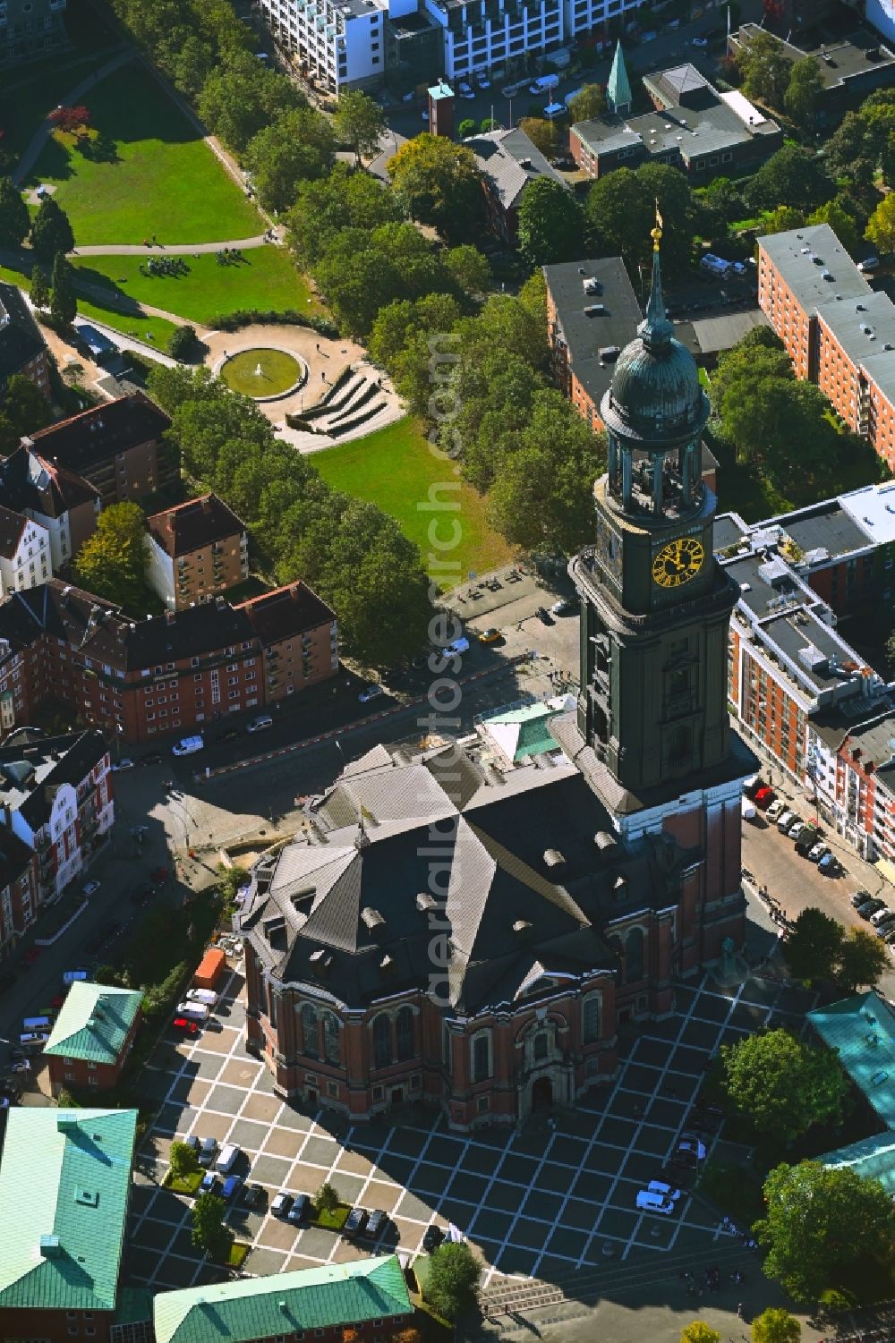 Aerial photograph Hamburg - Church building Hauptkirche St. Michaelis with Blick auf Neustadt in Hamburg, Germany