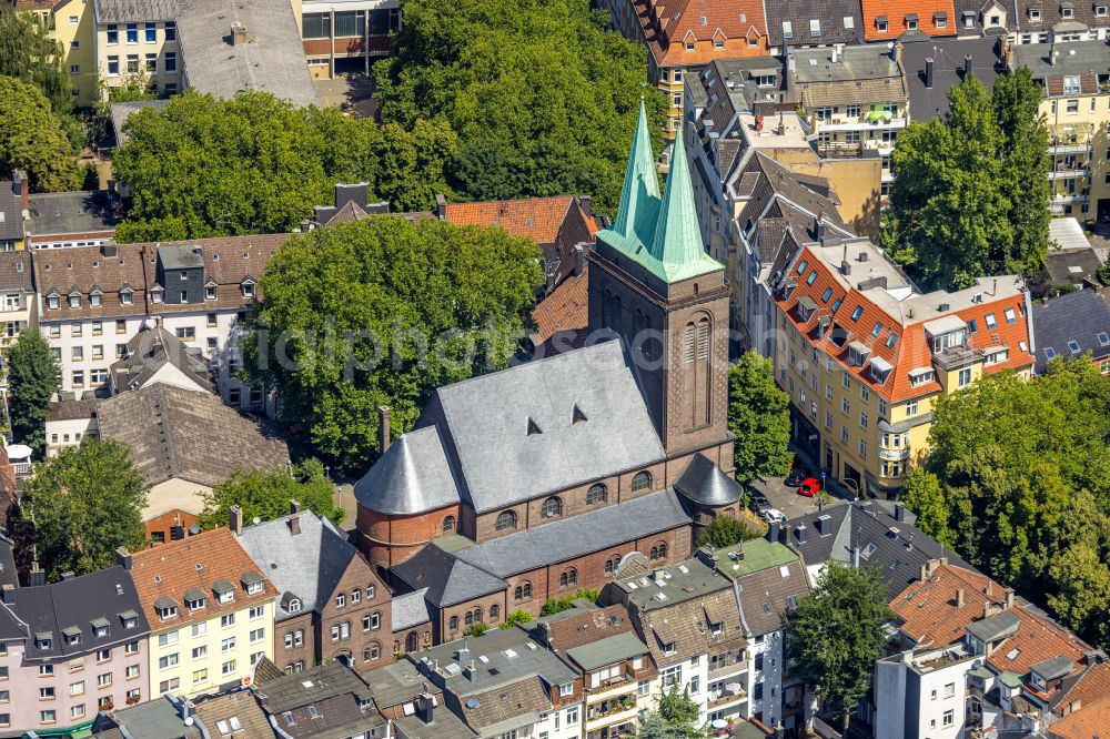 Dortmund from the bird's eye view: Church building Heilig-Kreuz-Kirche in Dortmund at Ruhrgebiet in the state North Rhine-Westphalia, Germany