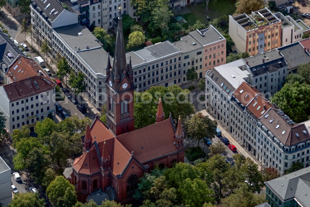 Leipzig from the bird's eye view: Church building Heilig-Kreuz-Kirche Leipzig in the district Neustadt-Neuschoenefeld in Leipzig in the state Saxony, Germany