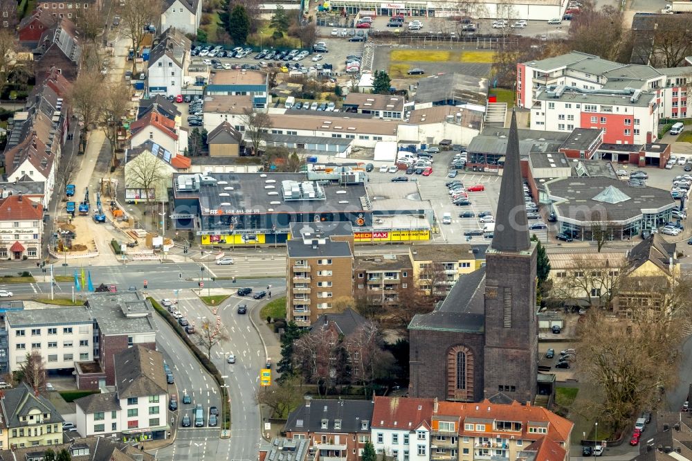 Aerial image Bottrop - Church building Herz Jesu-Kirche Bottrop in of Brauerstrasse - Prosperstrasse in Bottrop in the state North Rhine-Westphalia, Germany