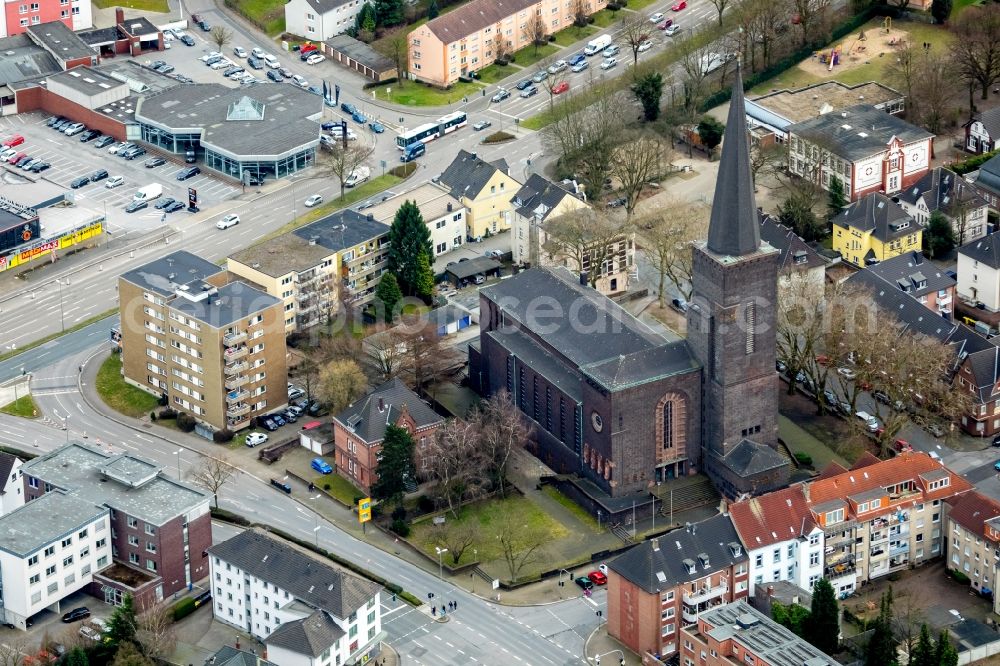 Bottrop from above - Church building Herz Jesu-Kirche Bottrop in of Brauerstrasse - Prosperstrasse in Bottrop in the state North Rhine-Westphalia, Germany