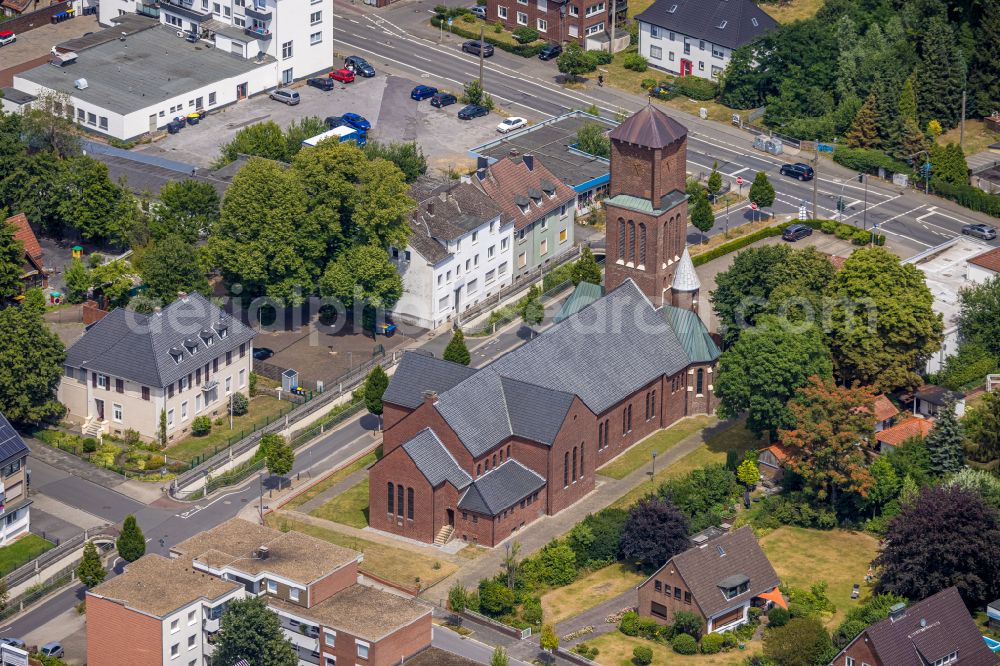 Aerial image Castrop-Rauxel - Church building Herz Jesu Kirche on street Schulstrasse in the district Bladenhorst in Castrop-Rauxel at Ruhrgebiet in the state North Rhine-Westphalia, Germany