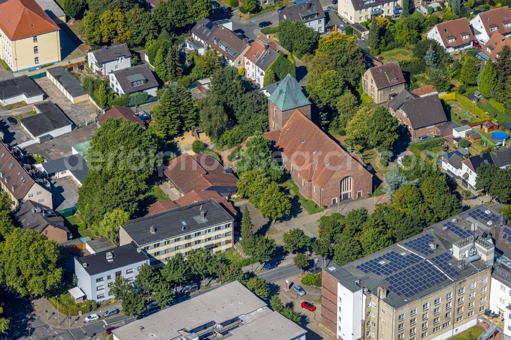 Gelsenkirchen from the bird's eye view: Church building Herz-Jesu-Kirche on street Ahornstrasse in the district Resse in Gelsenkirchen at Ruhrgebiet in the state North Rhine-Westphalia, Germany