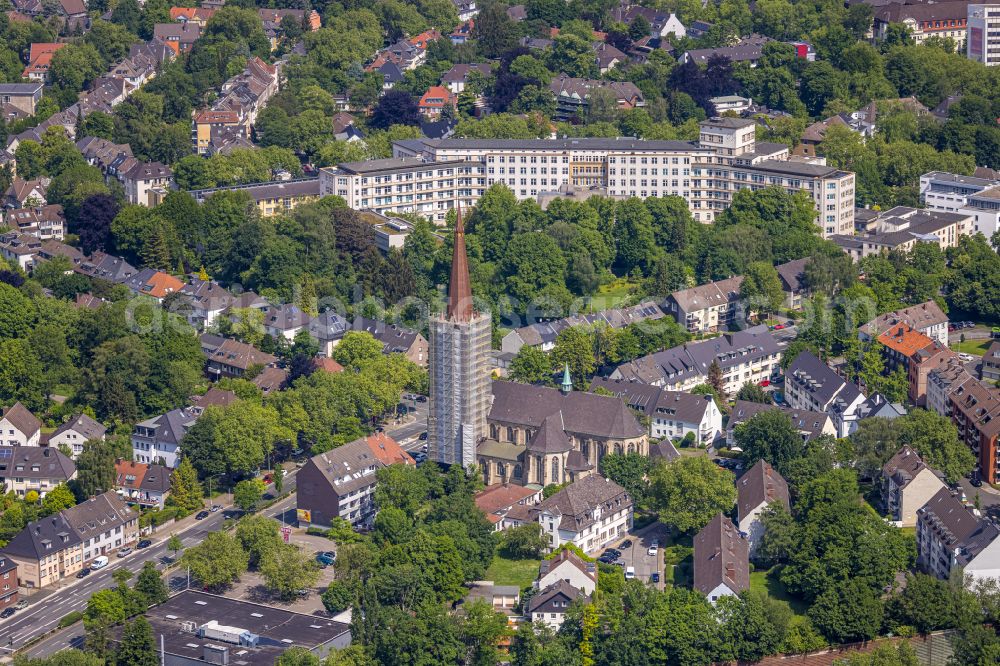 Aerial photograph Essen - Church building St. Hubertus on Toepferstrasse in Essen in the Ruhr area in the state North Rhine-Westphalia, Germany