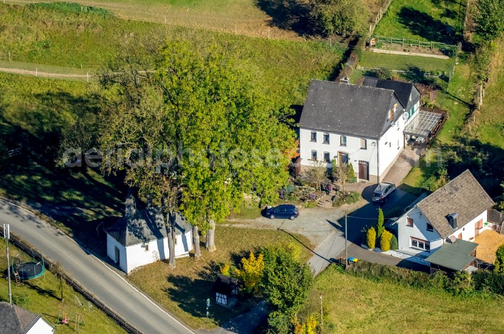 Meschede from the bird's eye view: Churches building the Hubertus chapel in Meschede in the state North Rhine-Westphalia