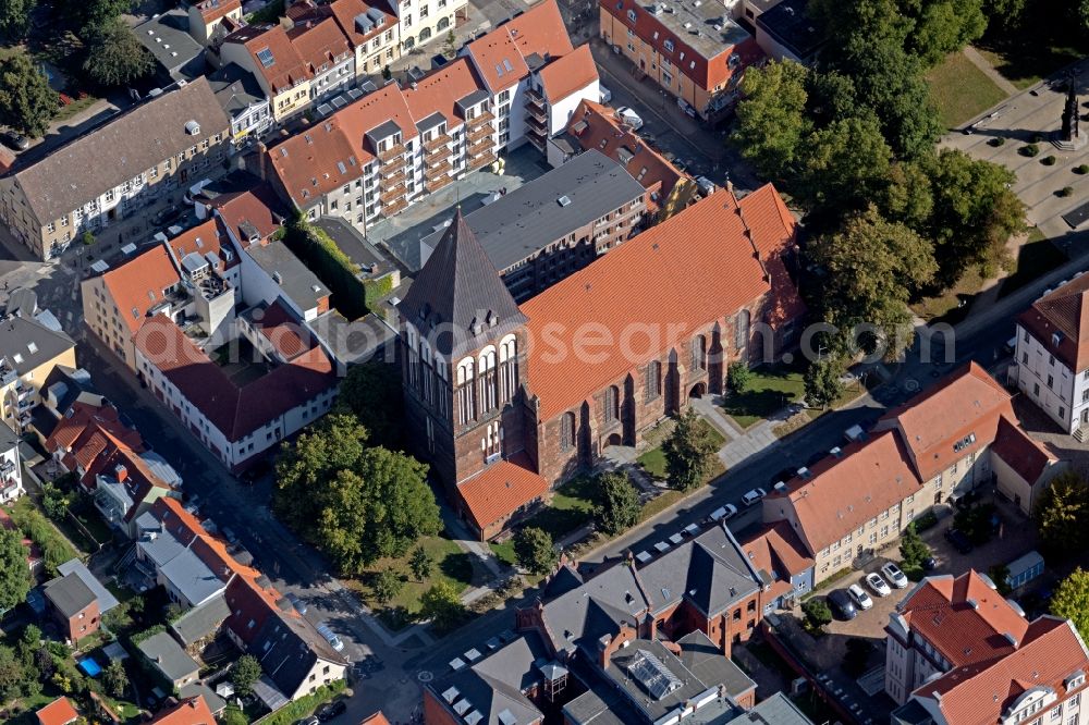 Aerial photograph Greifswald - Church building St. Jacobi on Domstrasse in Greifswald in the state Mecklenburg - Western Pomerania, Germany