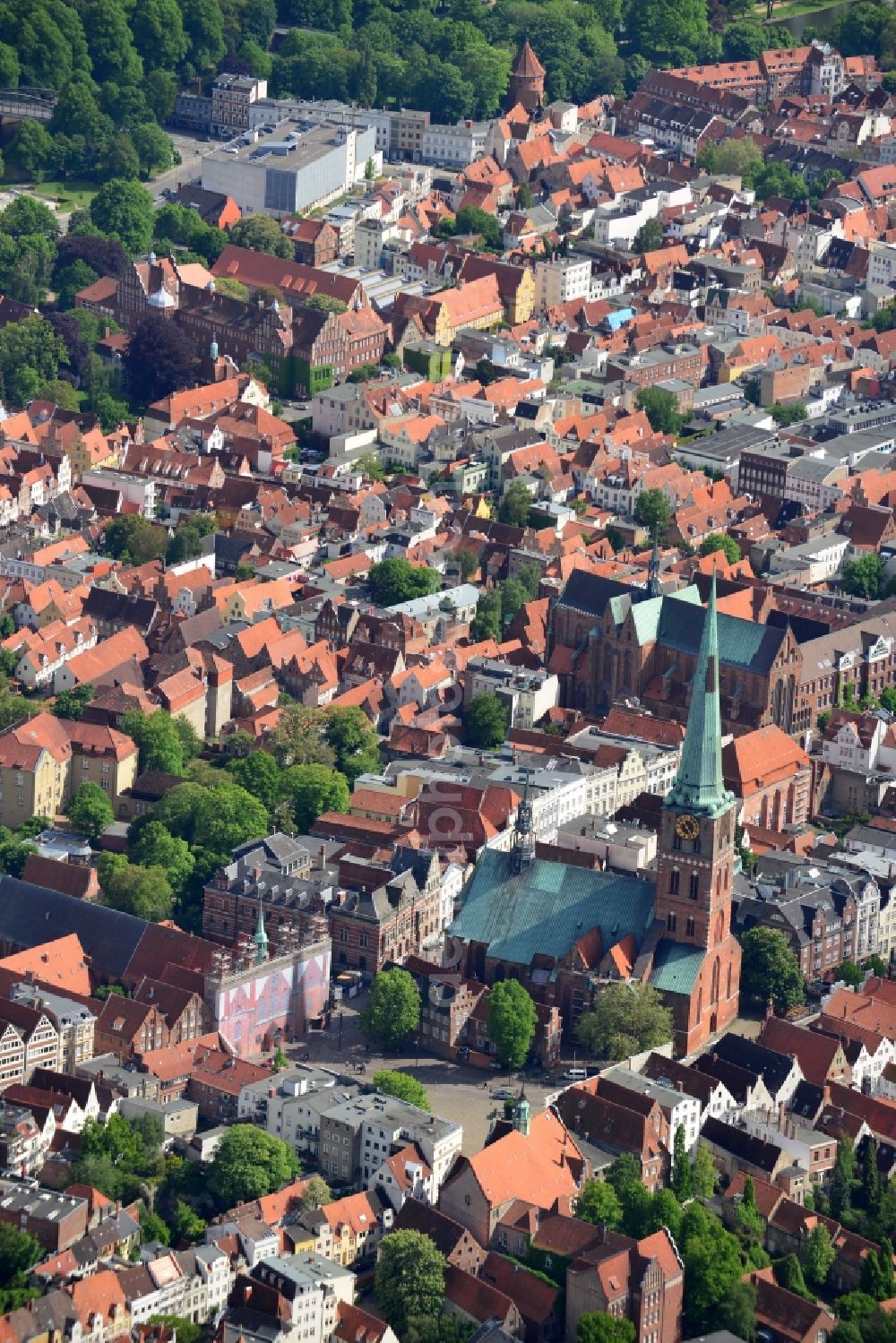 Lübeck from the bird's eye view: Church building St. Jakobi in Luebeck in the state Schleswig-Holstein