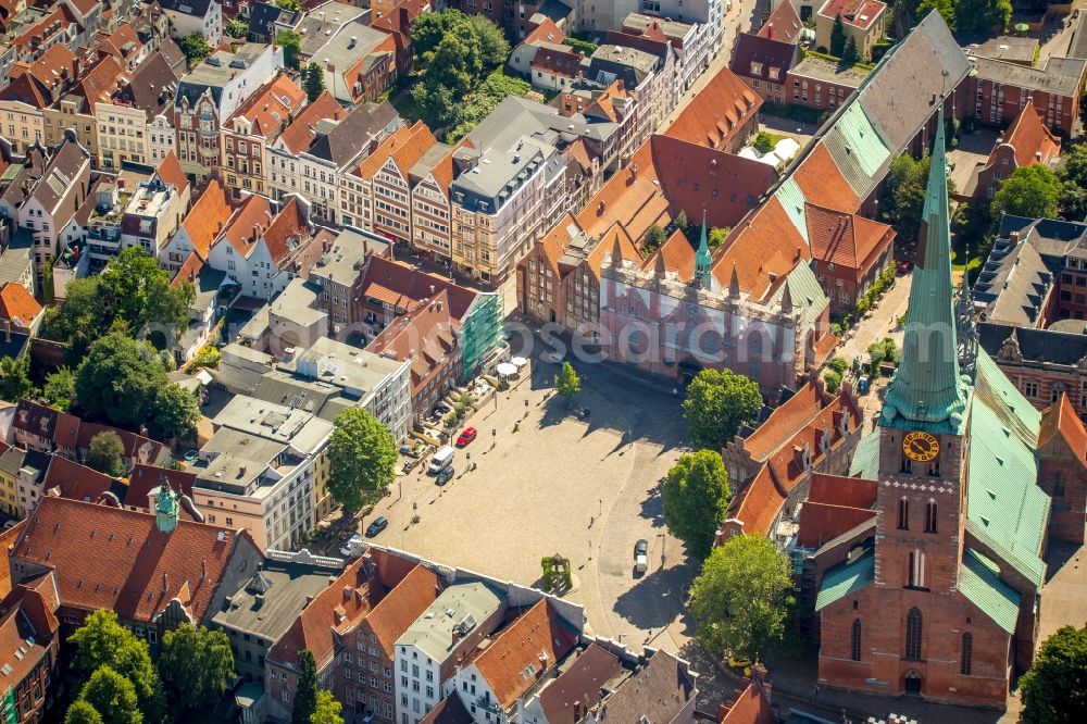 Lübeck from above - Marketplace Koberg and church building of St. Jakobi in Luebeck in Schleswig-Holstein