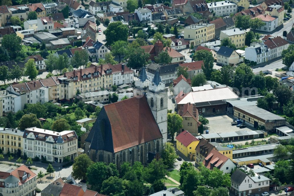 Aerial photograph Schönebeck (Elbe) - Church building in St. Johannis-Kirche on Kirchstrasse Old Town- center of downtown in Schoenebeck (Elbe) in the state Saxony-Anhalt, Germany