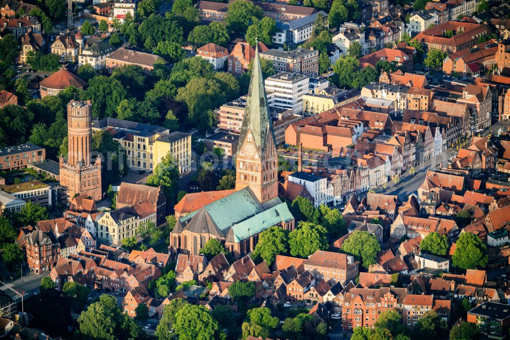 Aerial image Lüneburg - Church building of the St. Johanniskirche in the old town in Lueneburg in the state Lower Saxony, Germany